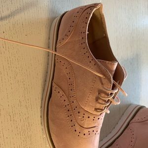 NEW!! Beautiful pink loafers size 9